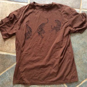 🌸urban outfitters cheetah tee🌸